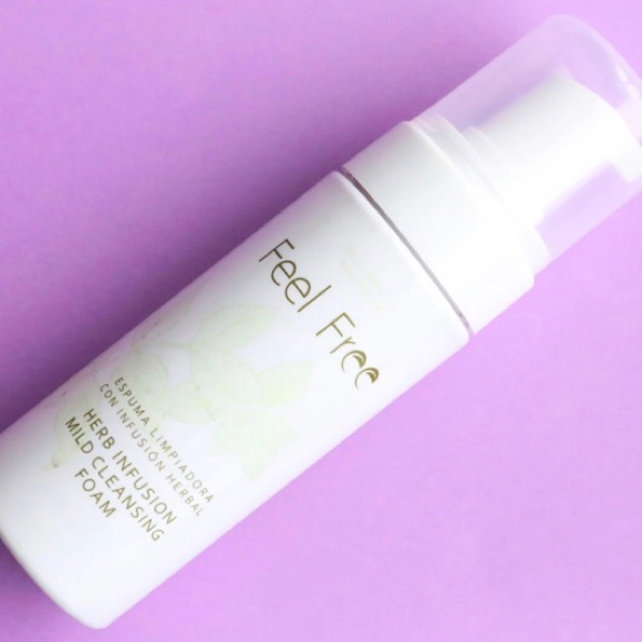feel free herb infusion mild cleansing foam